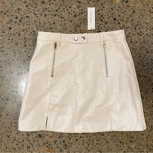 Mi Ami Francesca’s Snakeskin Pattern Leather Skirt (Size Small), Off White,Cream